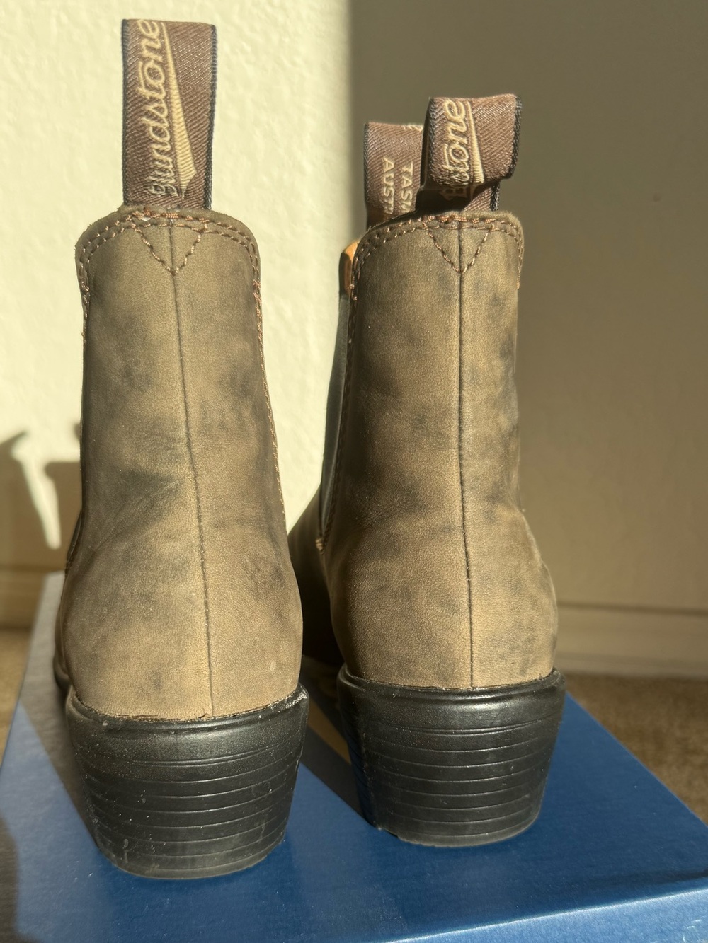 Blundstone Suede Chelsea Boots in Taupe - Picture 4 of 4